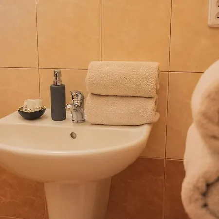 Konukevi U Tri Lip Hevlín