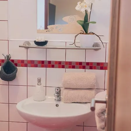 U Tri Lip Konukevi Hevlín