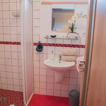 U Tri Lip * Hevlín