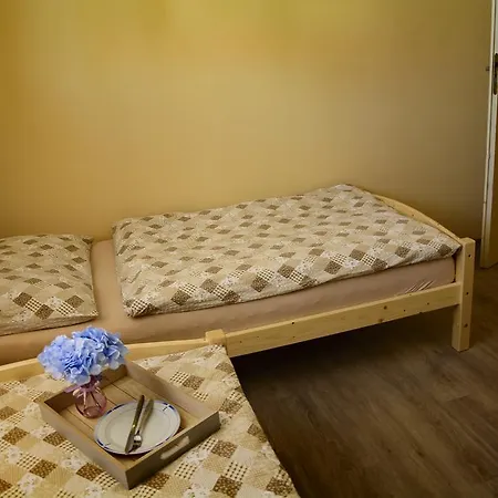 U Tri Lip Konukevi Hevlín